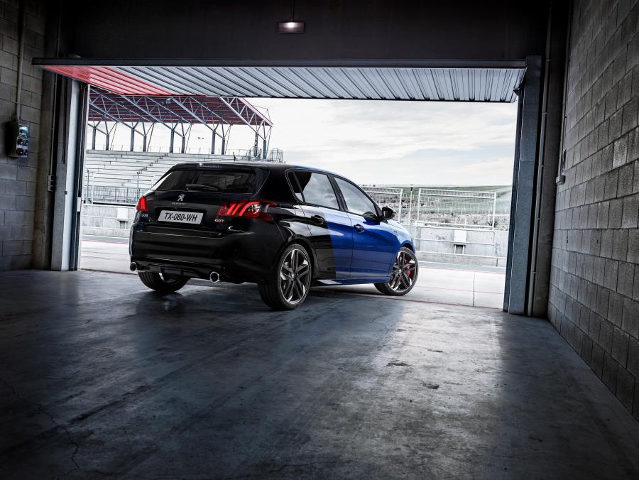  Peugeot 308 GTi 2017 года  (WW) (фото 10 из 50)